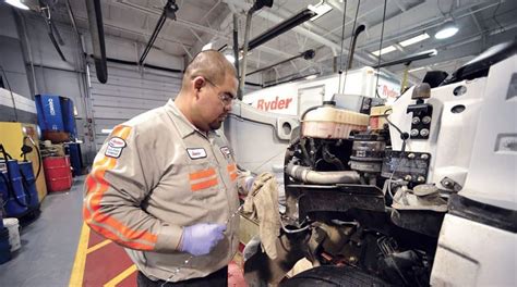 Average salary for Penske Truck Leasing Diesel Mechanic in California 68,276. . Penske diesel mechanic salary